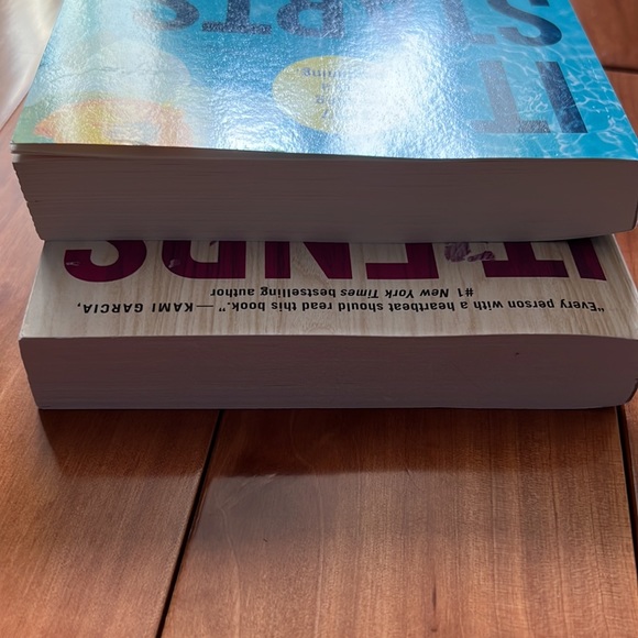 Books It Starts with us and ends with us Colleen Hoover - Picture 2 of 5